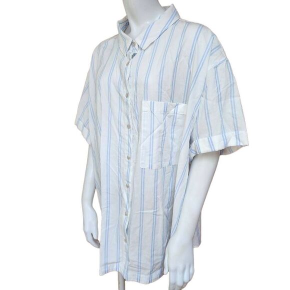 NWT Ava & Viv White & Blue Striped No-Gap Button Front Short Sleeve Top (2X) - Picture 3 of 7